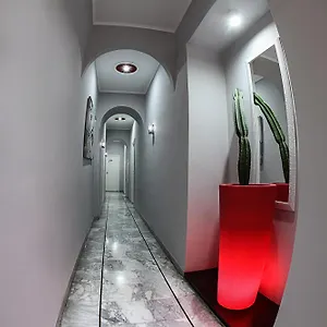 H Boutique Naples